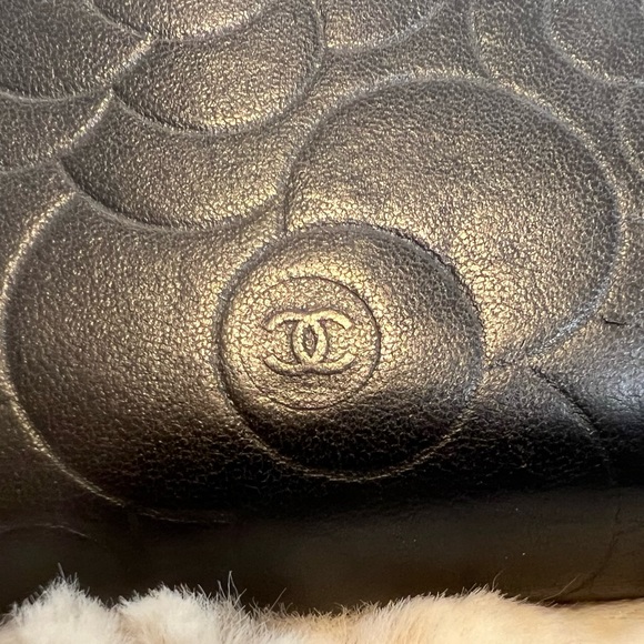 ❤️SOLD❤️TRR CHANEL CAMELLIA LAMBSKIN CC LOGO EMBOSSED ZIP LEATHER LONG WALLET - Picture 8 of 16